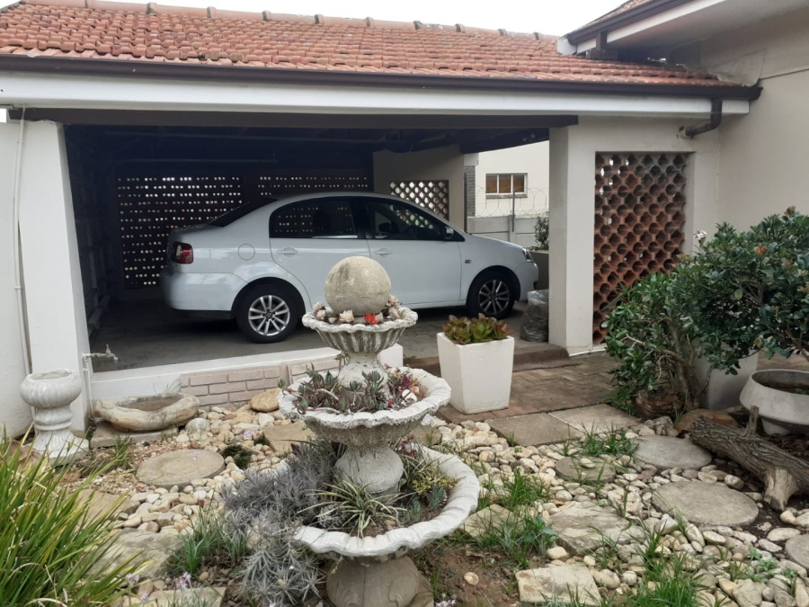 5 Bedroom Property for Sale in Despatch Central Eastern Cape